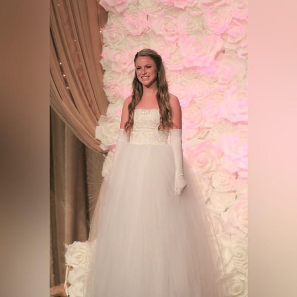 Wedding Dress/Debutante Catillion Dress - Picture 5 of 8